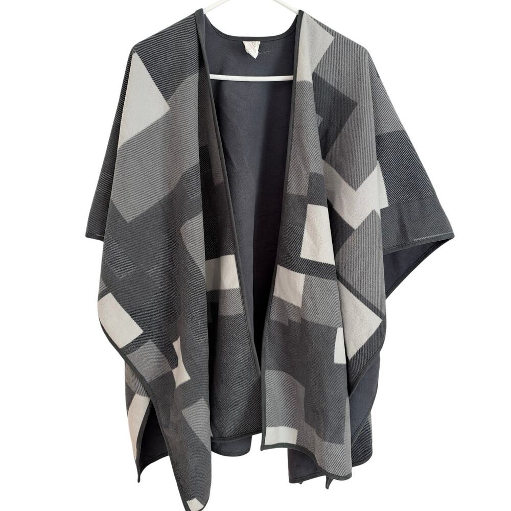 Woolrich Wrap Shawl Cape Womens One Size Gray Fleece Reversible Cozy Warm Poncho